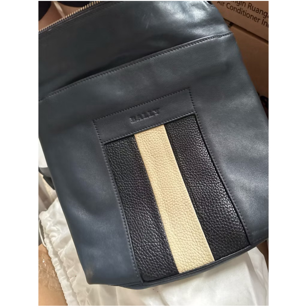 Bally sling bag man