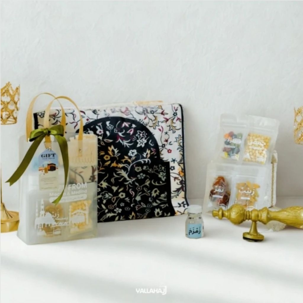 

Oleh-oleh Haji & Umroh Paket Premium A Sajadah Tas Mika Midi/Hampers/Gift Haji dan Umroh