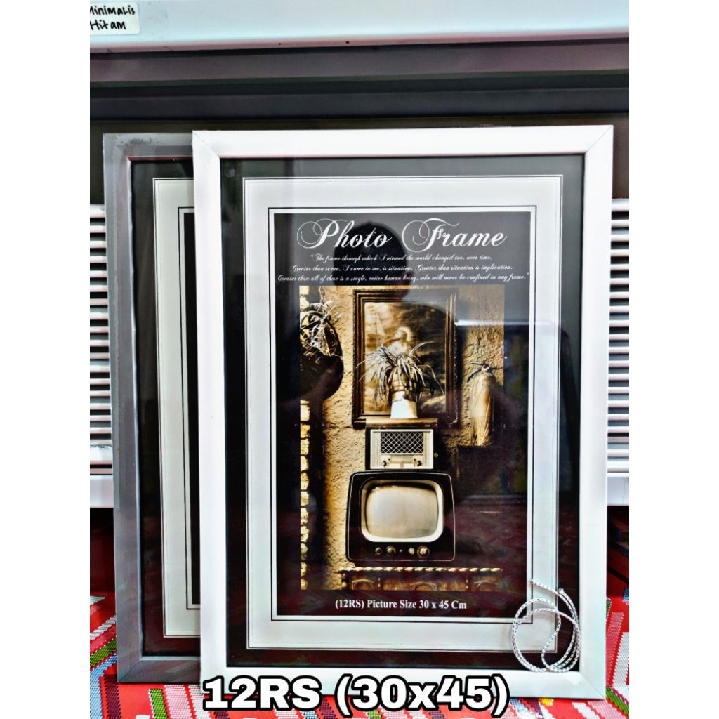 Figora 12RS Frame Hitam Putih/ Figora 12RS (30x45)