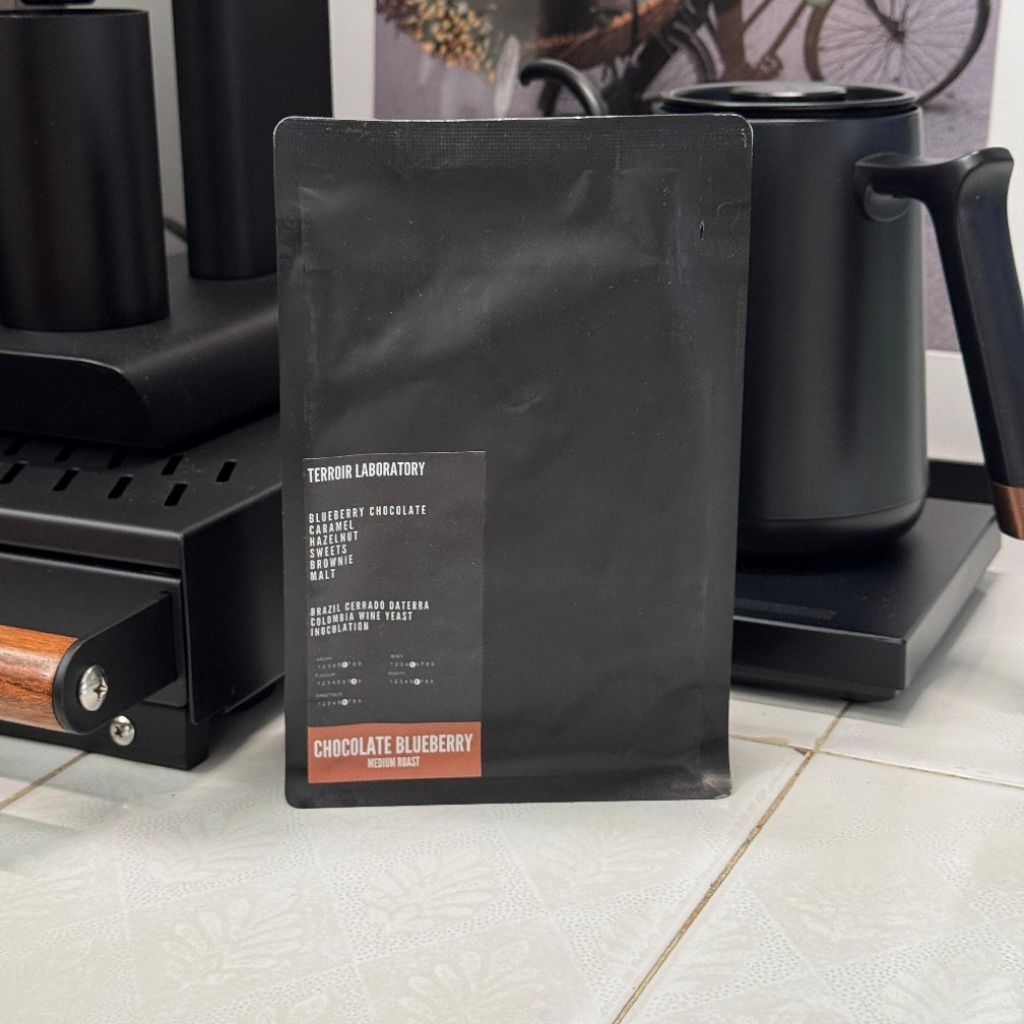 

Terroir Laboratory - Chocolate Blueberry Omni Roast Coffee 250gr Kopi
