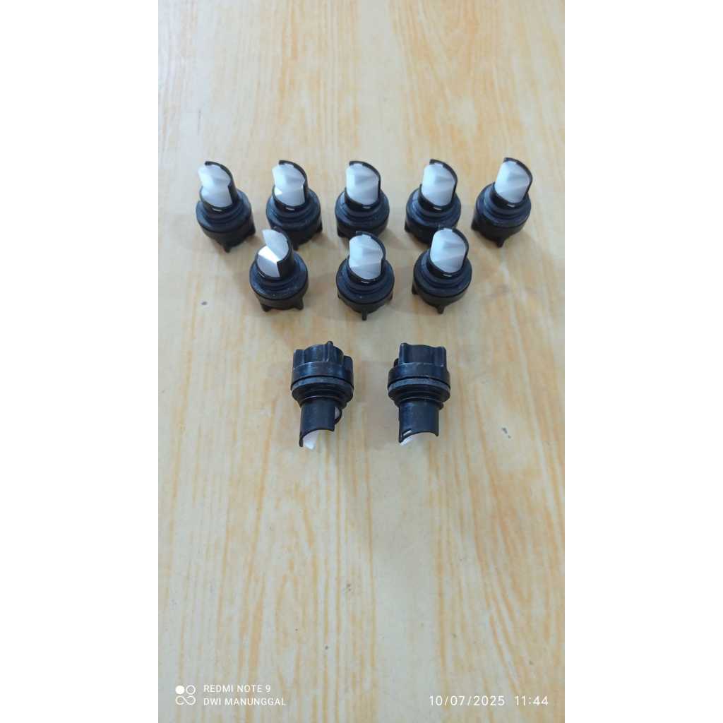 TUTUP LUBANG AIR AKI MOBIL / BAUT TUTUP AKI MOBIL UNIVERSAL