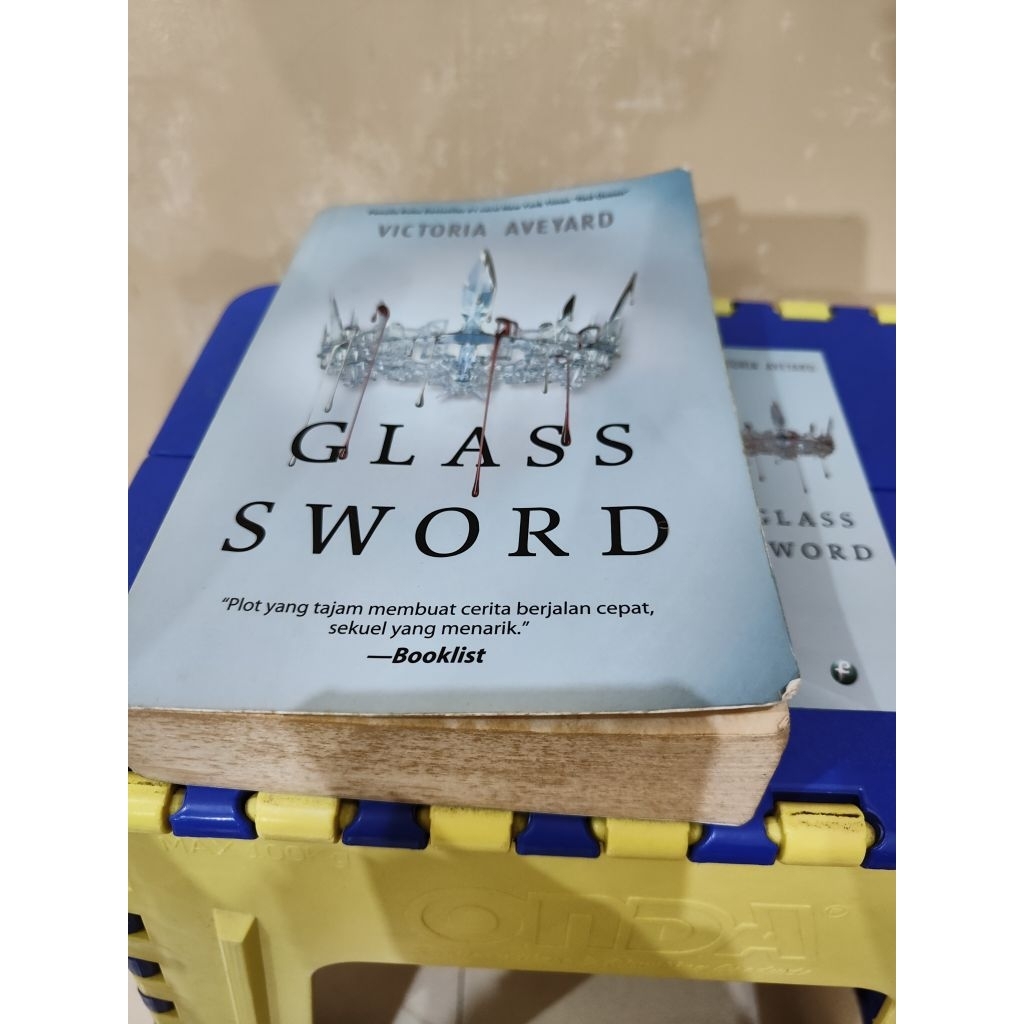 novel glass sword glasssword Victoria Aveyard red queen 2 ori original bekas preloved fantasi second