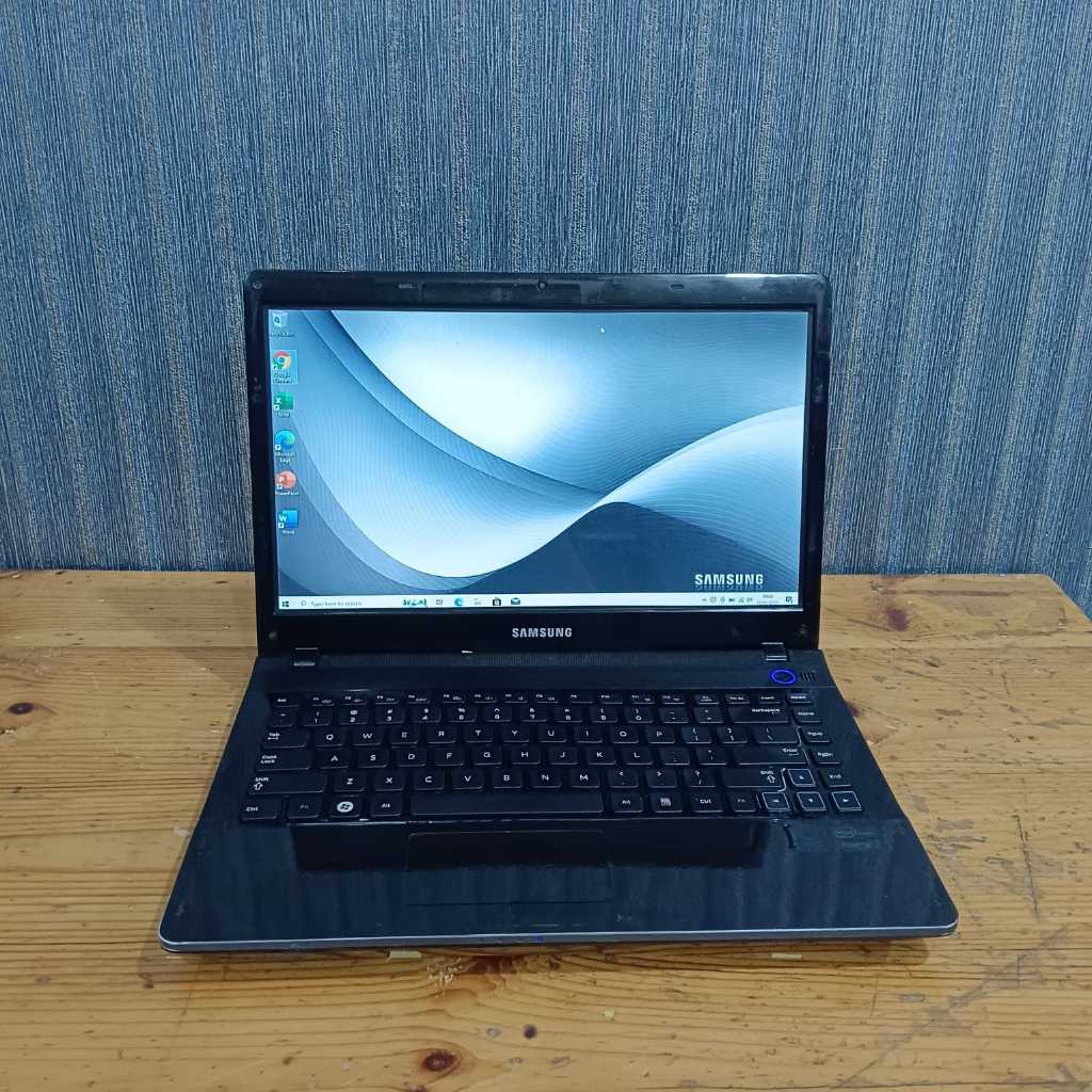 Laptop Samsung 300E, Intel Core i3-2310M, Ram 4/128Gb, Black, BERGARANSI