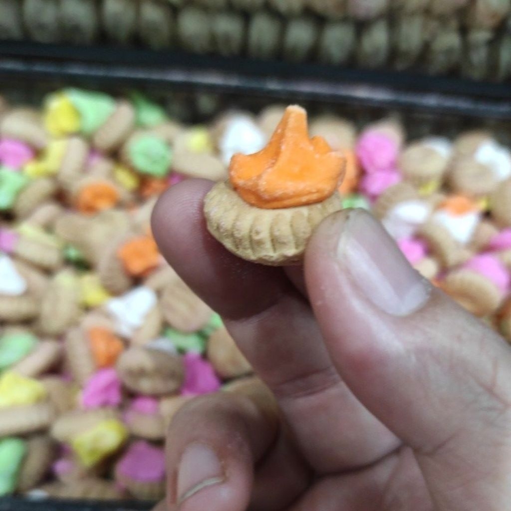 

GEM ROSE / KUE KERING CAMILAN CEMILAN JADUL ENAK/ CIPUT KANCING 100GR LIVE snack murah anak kiloan