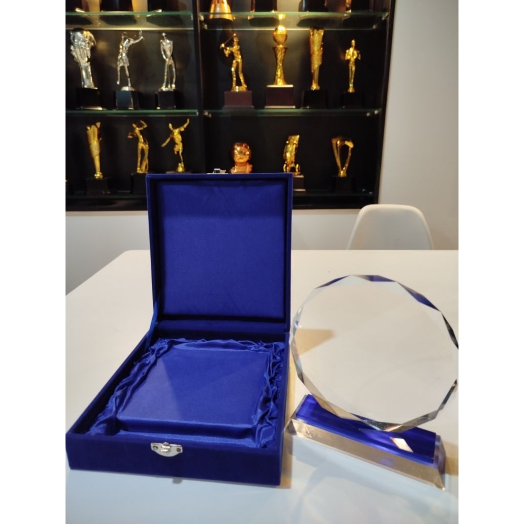 

Box/Kotak/Bludru/Medali/Akrilik Ukuran 11 x 11 x 5 cm