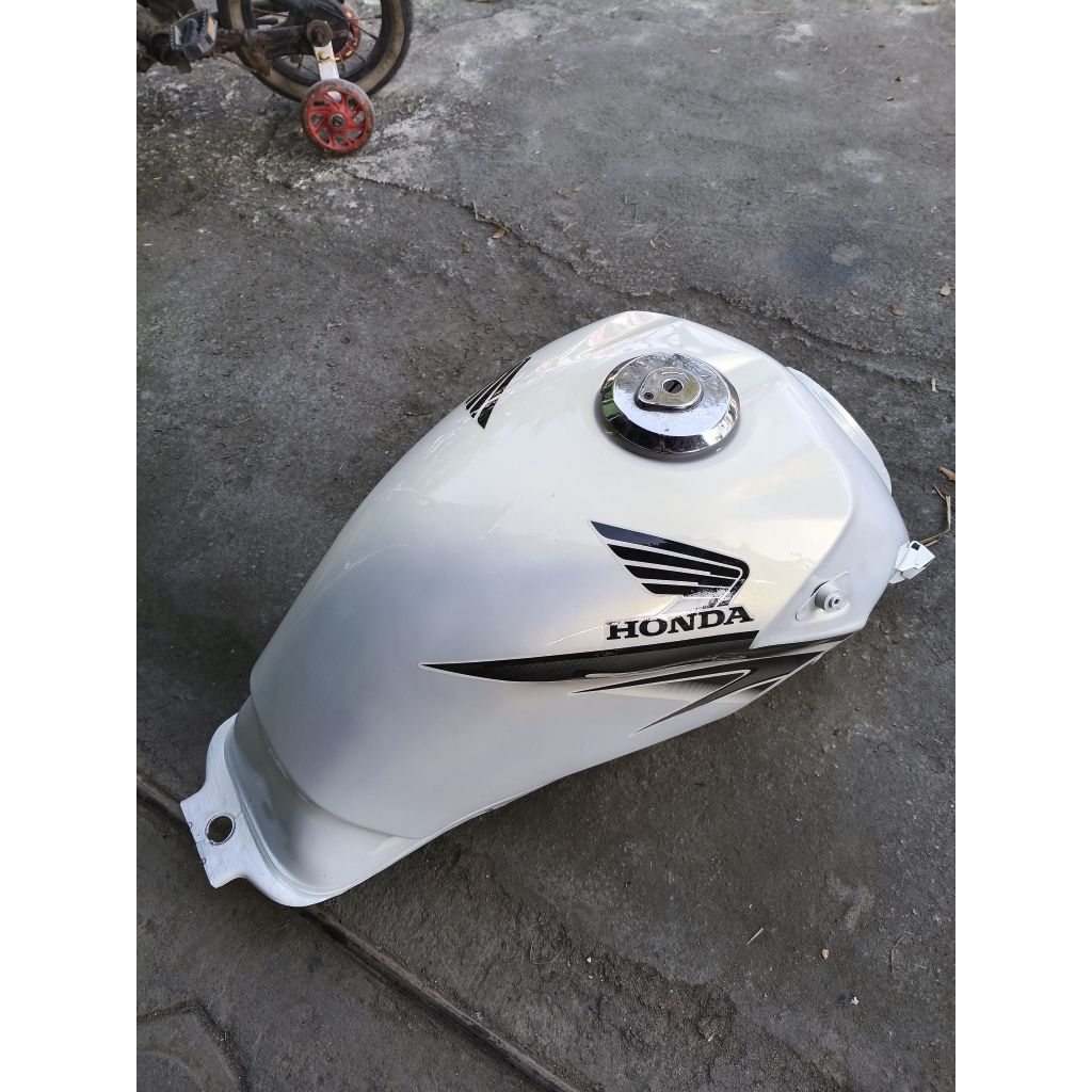 TANGKI TIGER REVO ALBINO ORIGINAL COPOTAN TIGER REVO TAHUN MUDA REPAINT ULANG ( ORIGINAL SECOND)