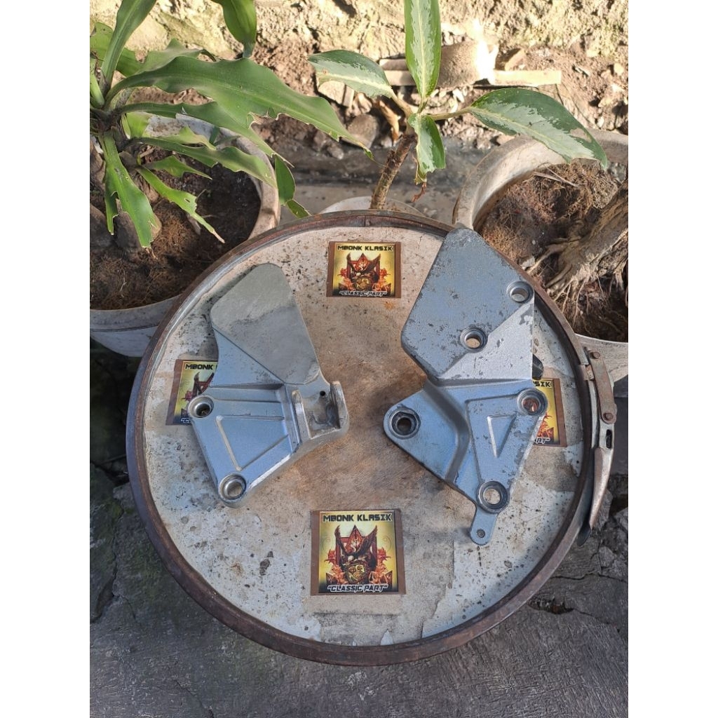 foot step depan kawasaki ninja rr new old ORIGINAL foot step depan ninja rr old new footstep depan n