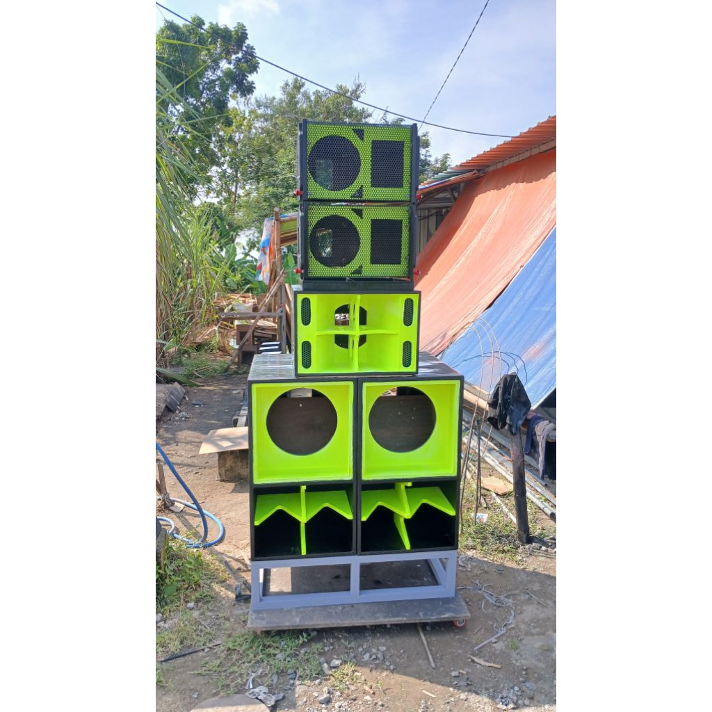 dudukan sound system / stand sound system