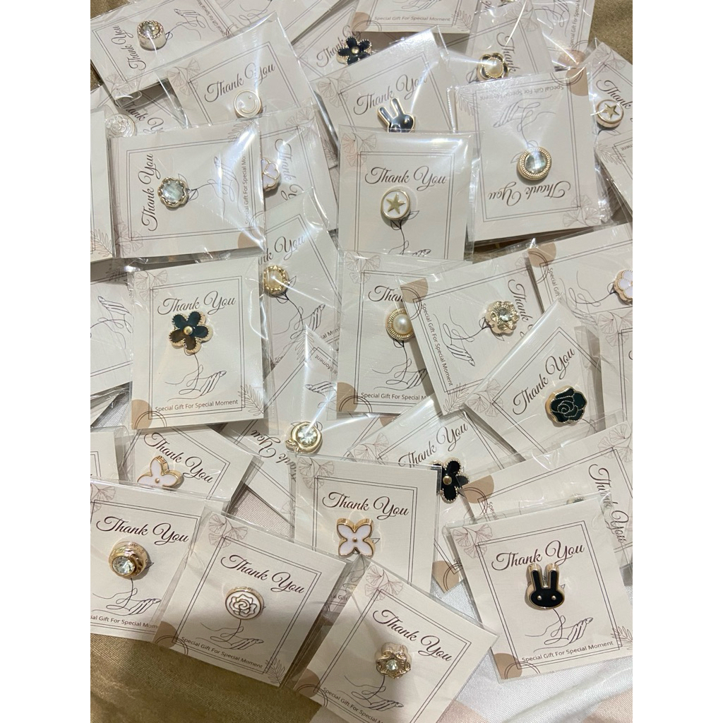 

Souvenir Pin Hijab Enamel Kerudung/ Souvenir pernikahan
