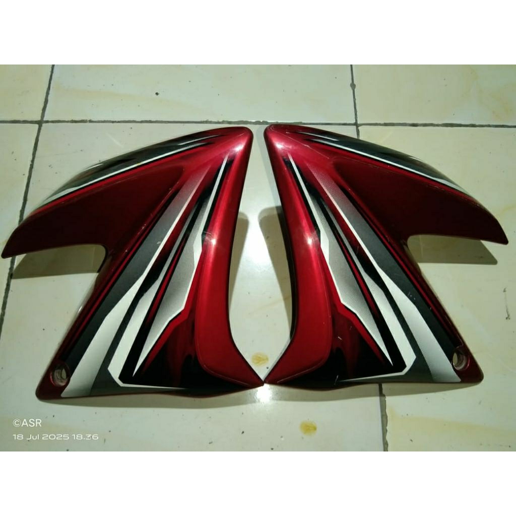 COVER TANGKI/SAYAP SAMPING TANGKI YAMAHA VIXION OLD/LAMA ORIGINAL WARNA MERAH