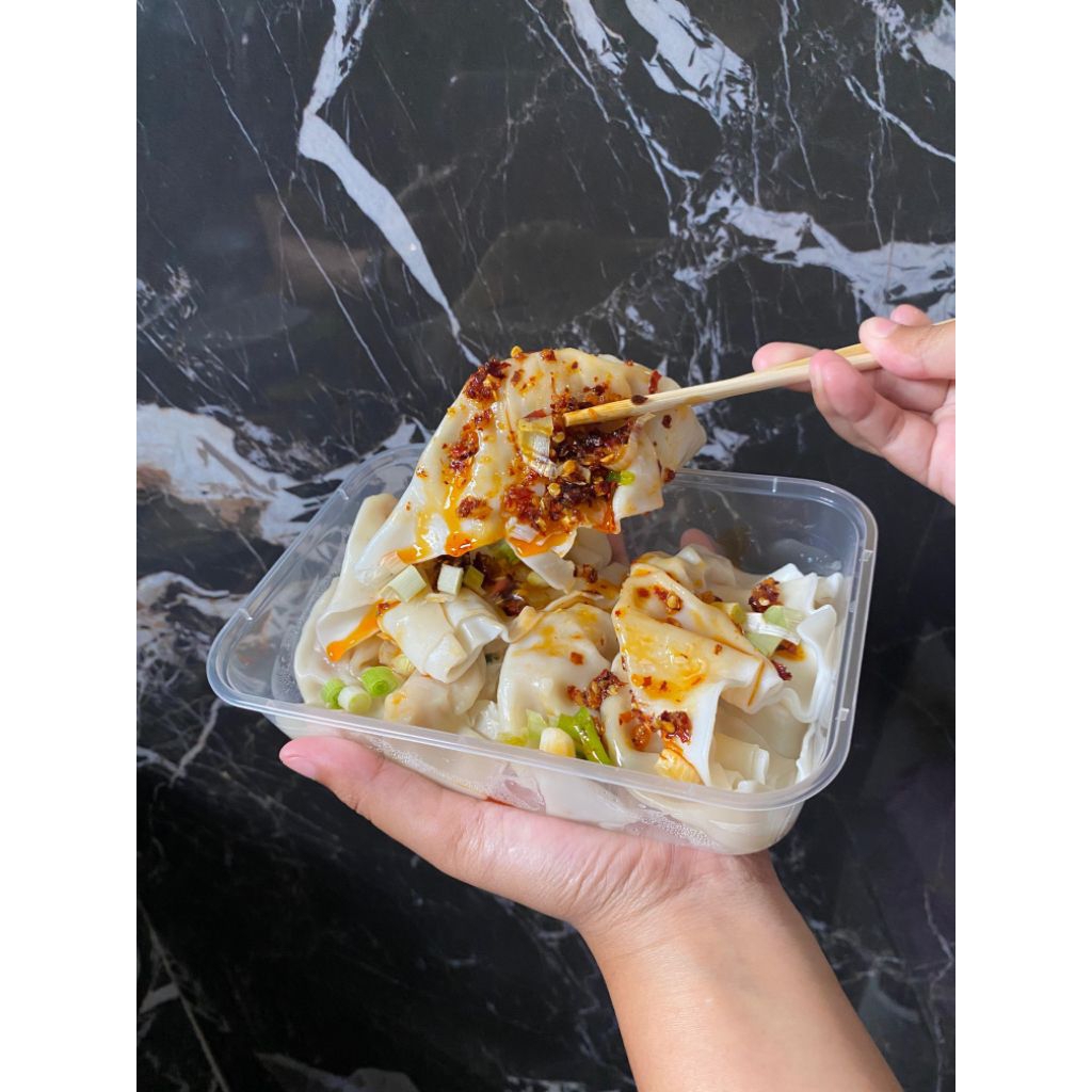 

PANGSIT AYAM SEUHAH ISI 10/PANGSIT AYAM FROZEN/PANGSIT CHILI OIL