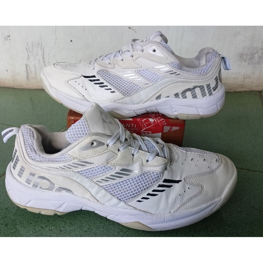 sepatu kumpoo (badminton)