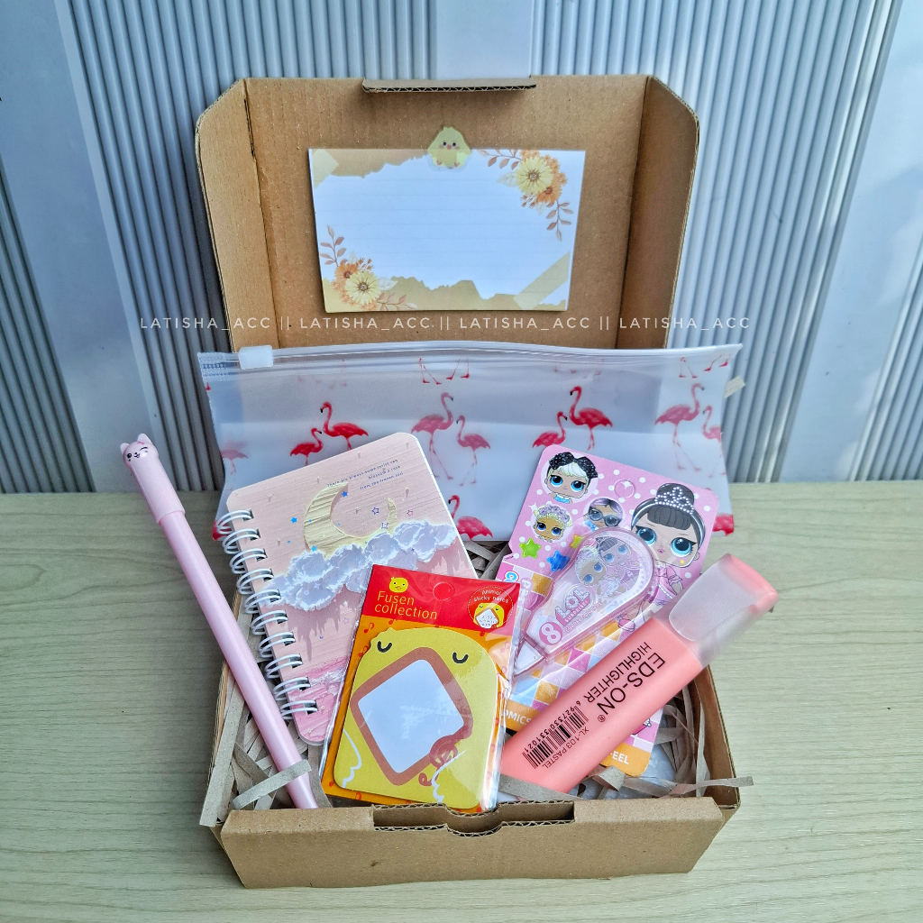 

PAKET 2 ALAT TULIS 7 IN 1 Stationery Untuk Souvenir Hadiah / Hampers Kado Gift Sekolah / Hampers Wisuda Ulang Tahun Anak cewek cowok / Souvenir Acara Sekolah /Kado Teman Keponakan Anak sendiri