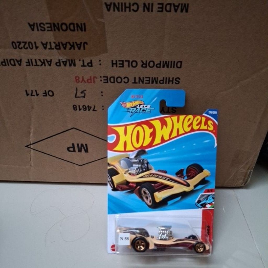 madfast hotwheels gold track aces netflix race