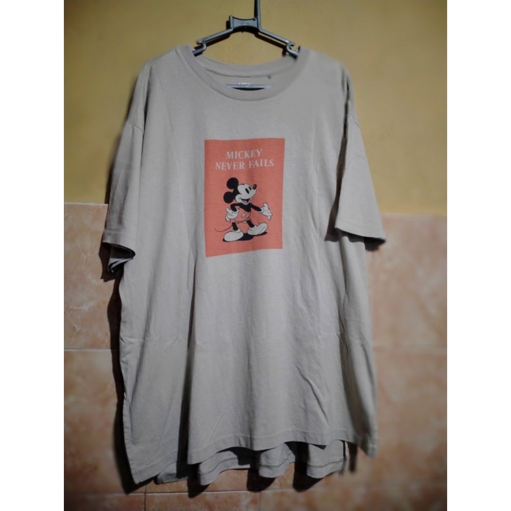 Kaos oversize uniqlo disney