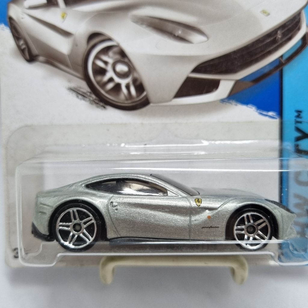 Diecast Hotwheels 1:64 FERRARI F12 BERLINETTA SILVER