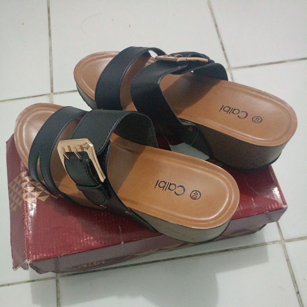 Sandal Wanita Calbi Size 40 Warna Hitam