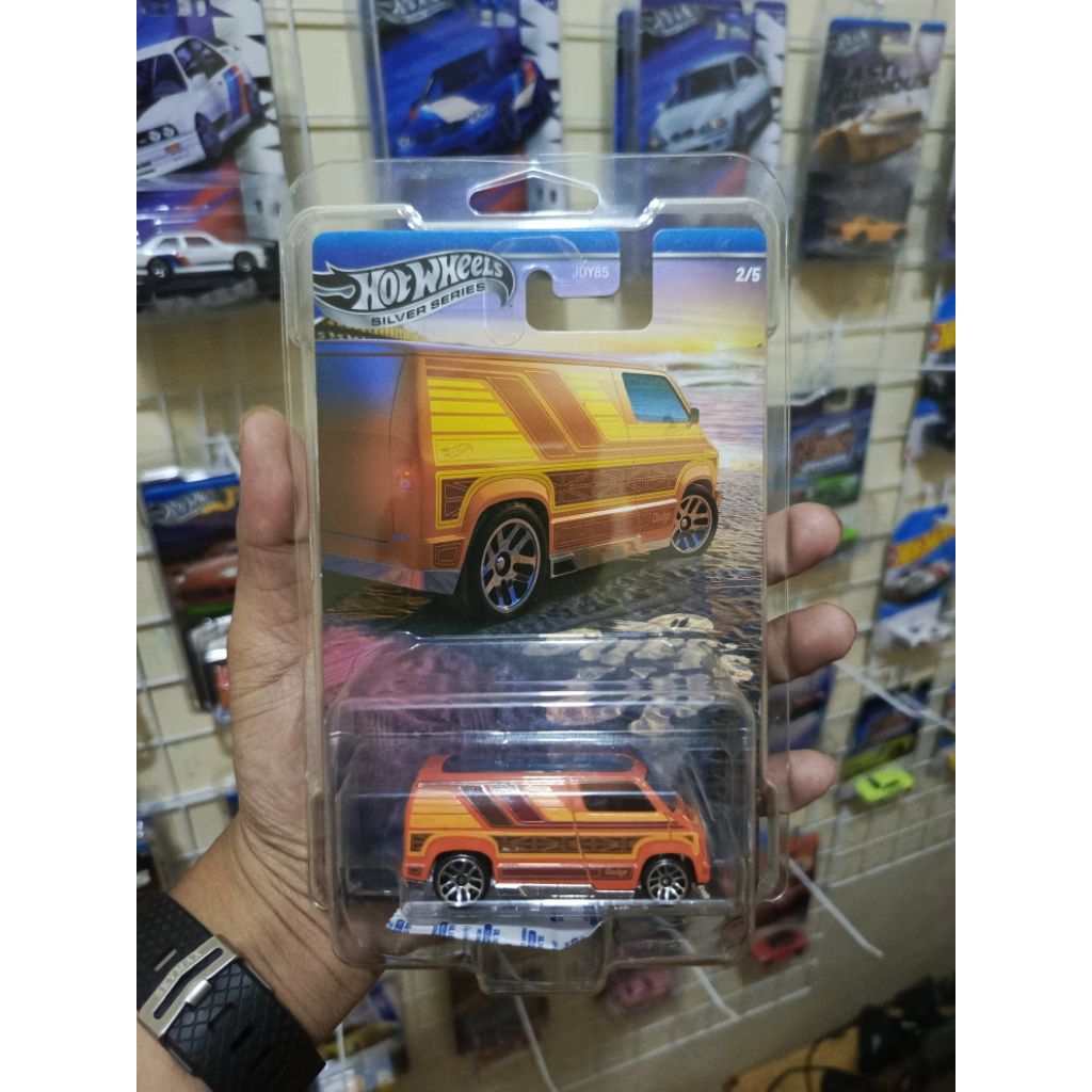 Hot Wheels Silver Series 2025 Custom 77 Dogde Van