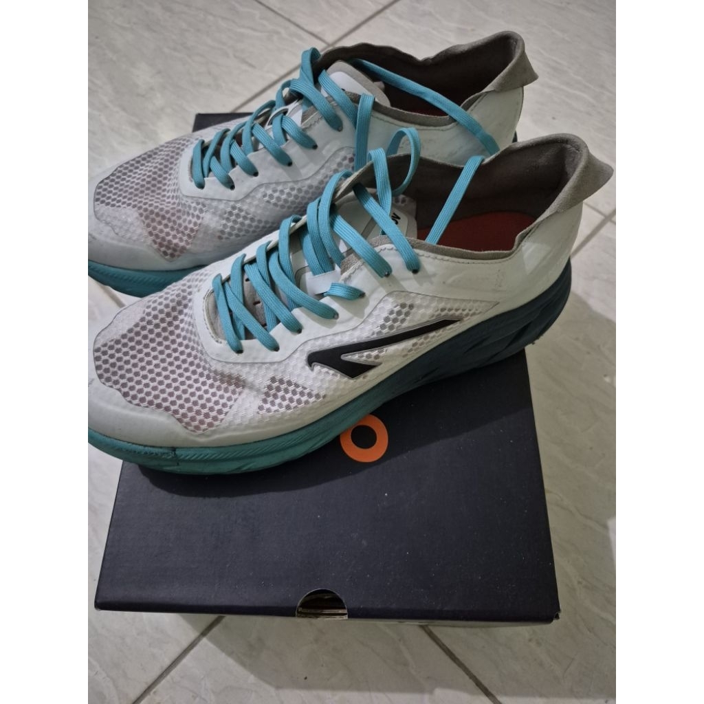 Sepatu Lari Brodo Krakatau Active