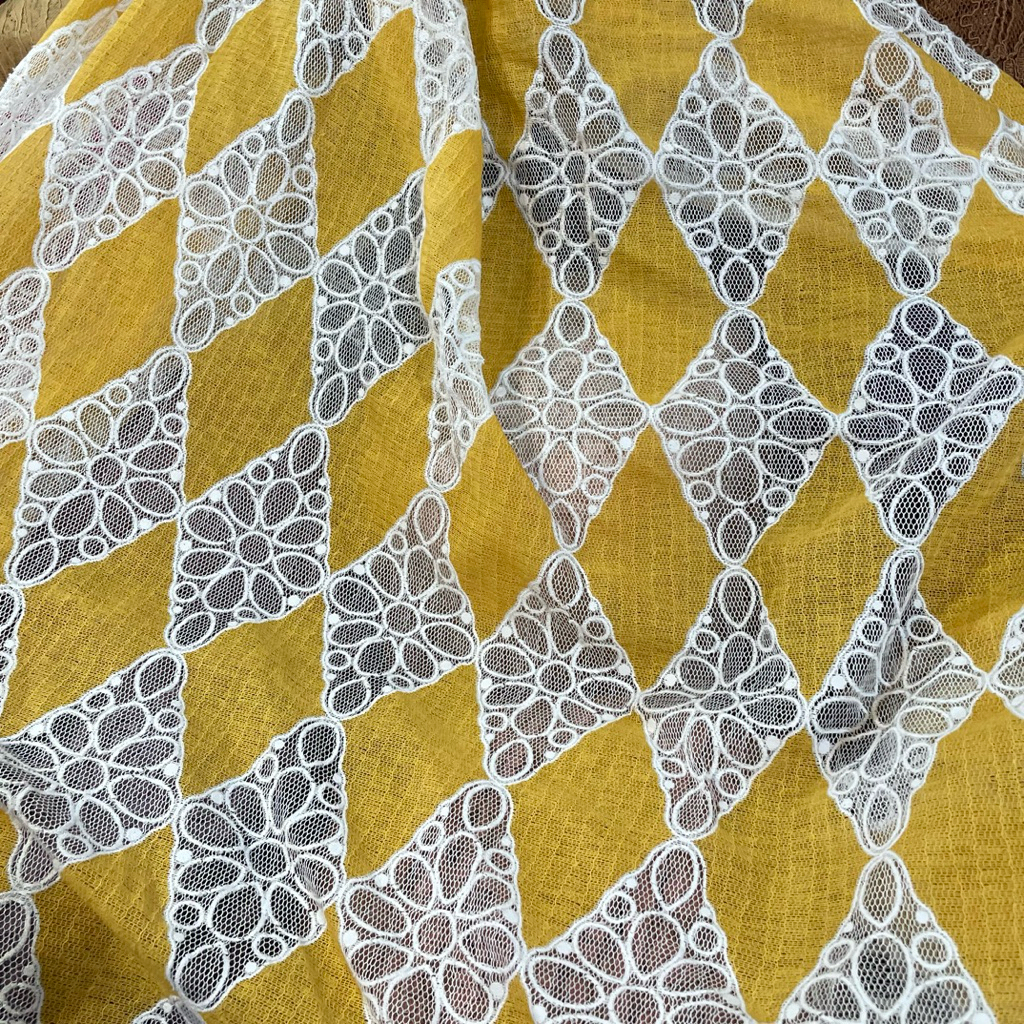 kain brokat - kain katun brokat semi prada - kain brokat motif etnik premium - warna kuning aur