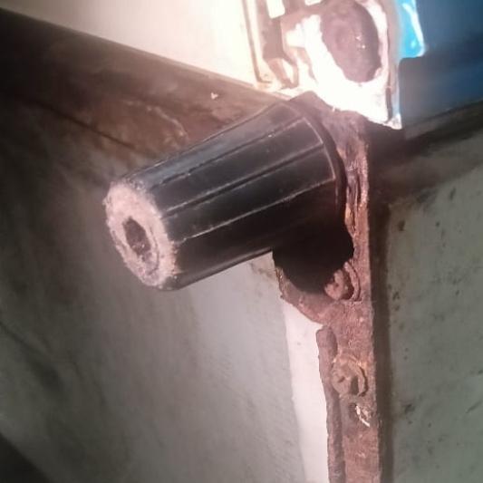 engsel pintu kaki kulkas 1 pintu original polytron