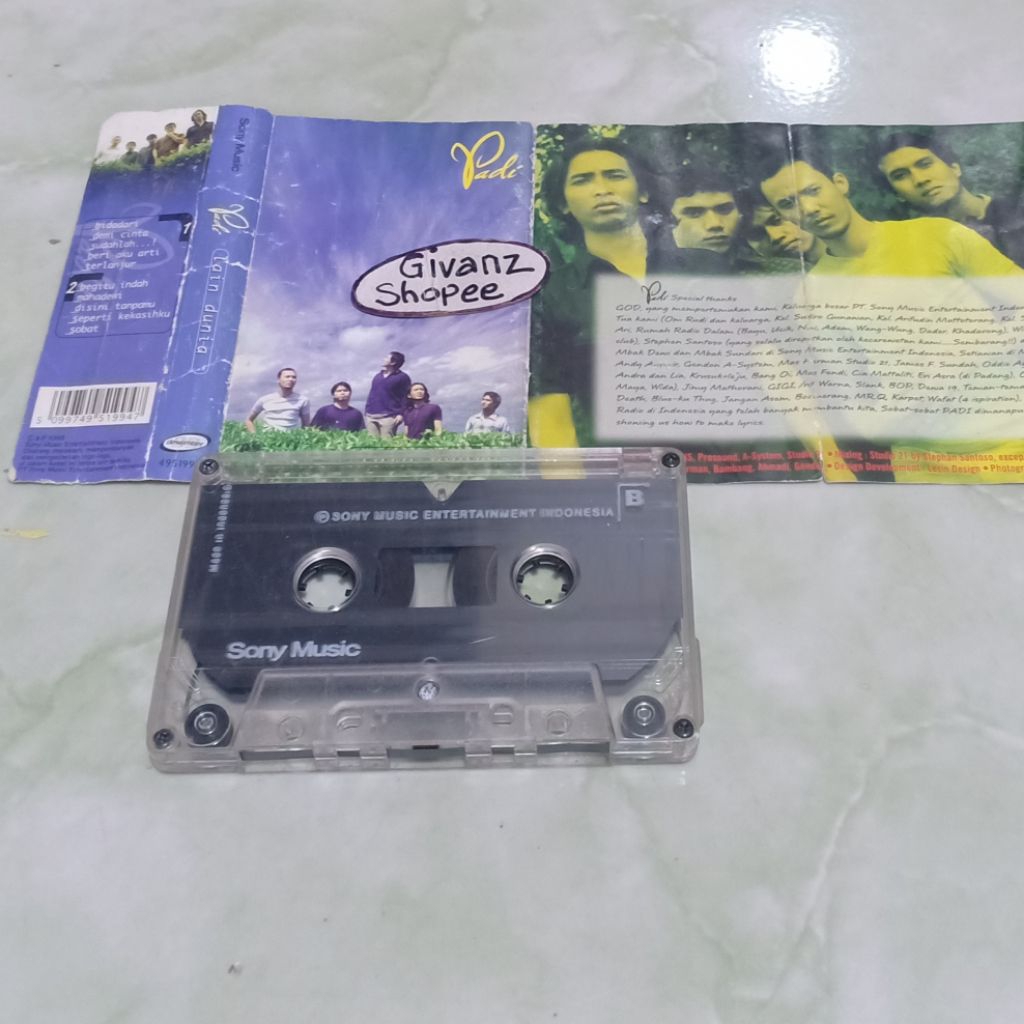 kaset pita PADI - Lain dunia