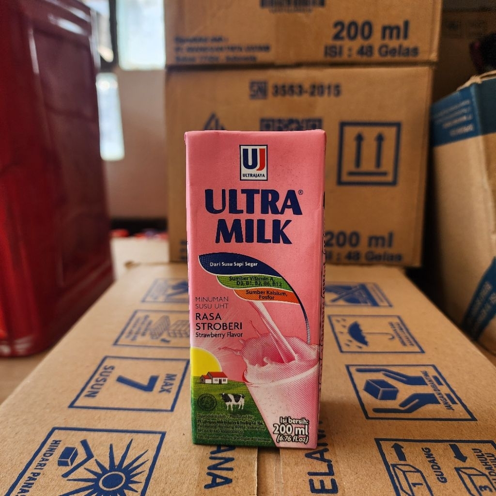 

ultra milk stroberi 200 ml