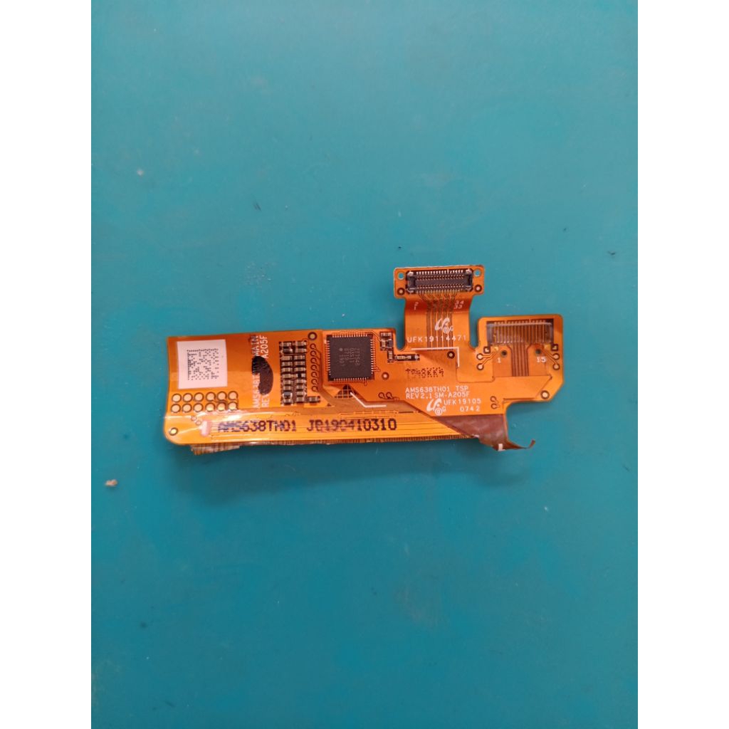 Soket Konektor LCD di LCD Samsung A20 ori