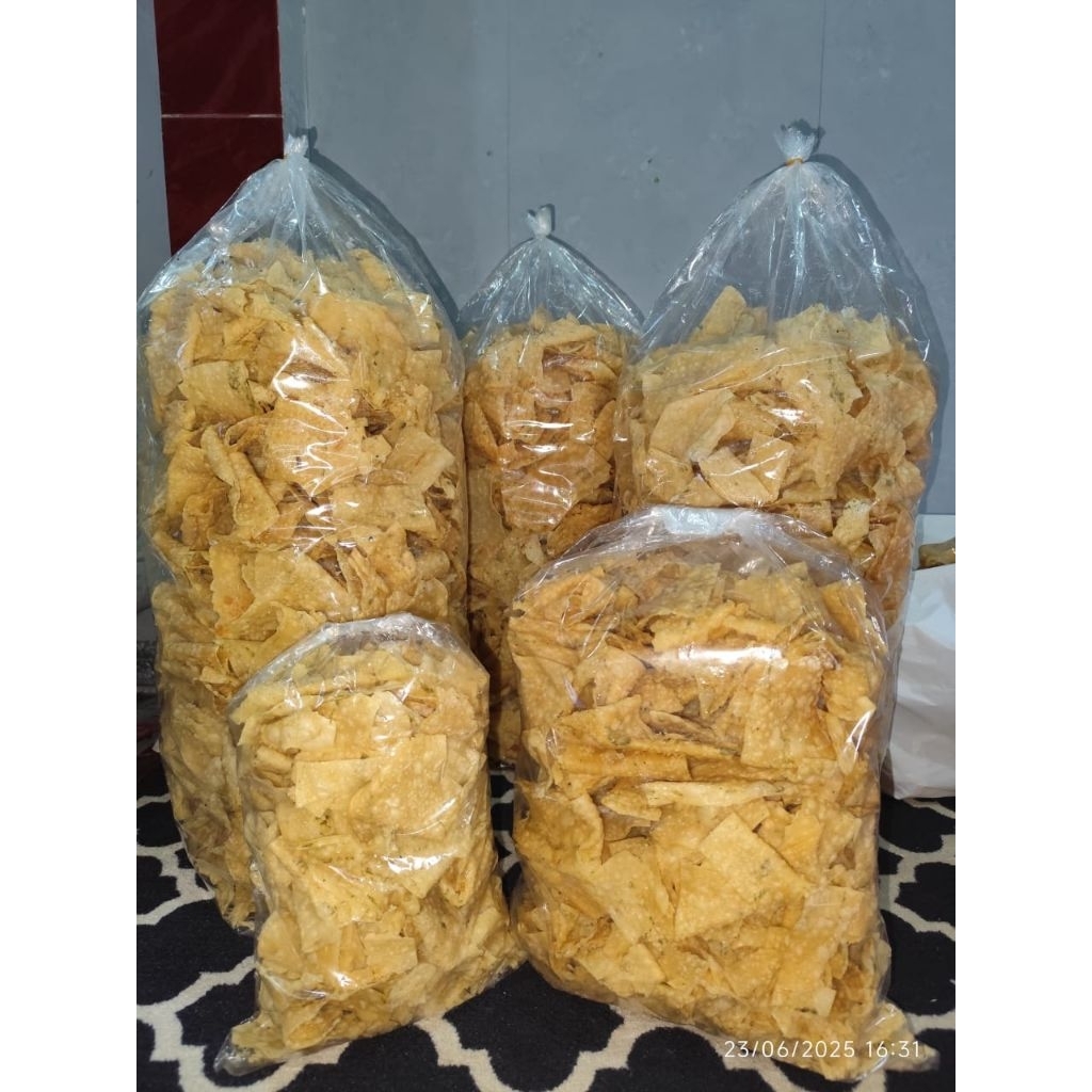 

KERIPIK PANGSIT BAWANG GURIH DAN RENYAH 1KG
