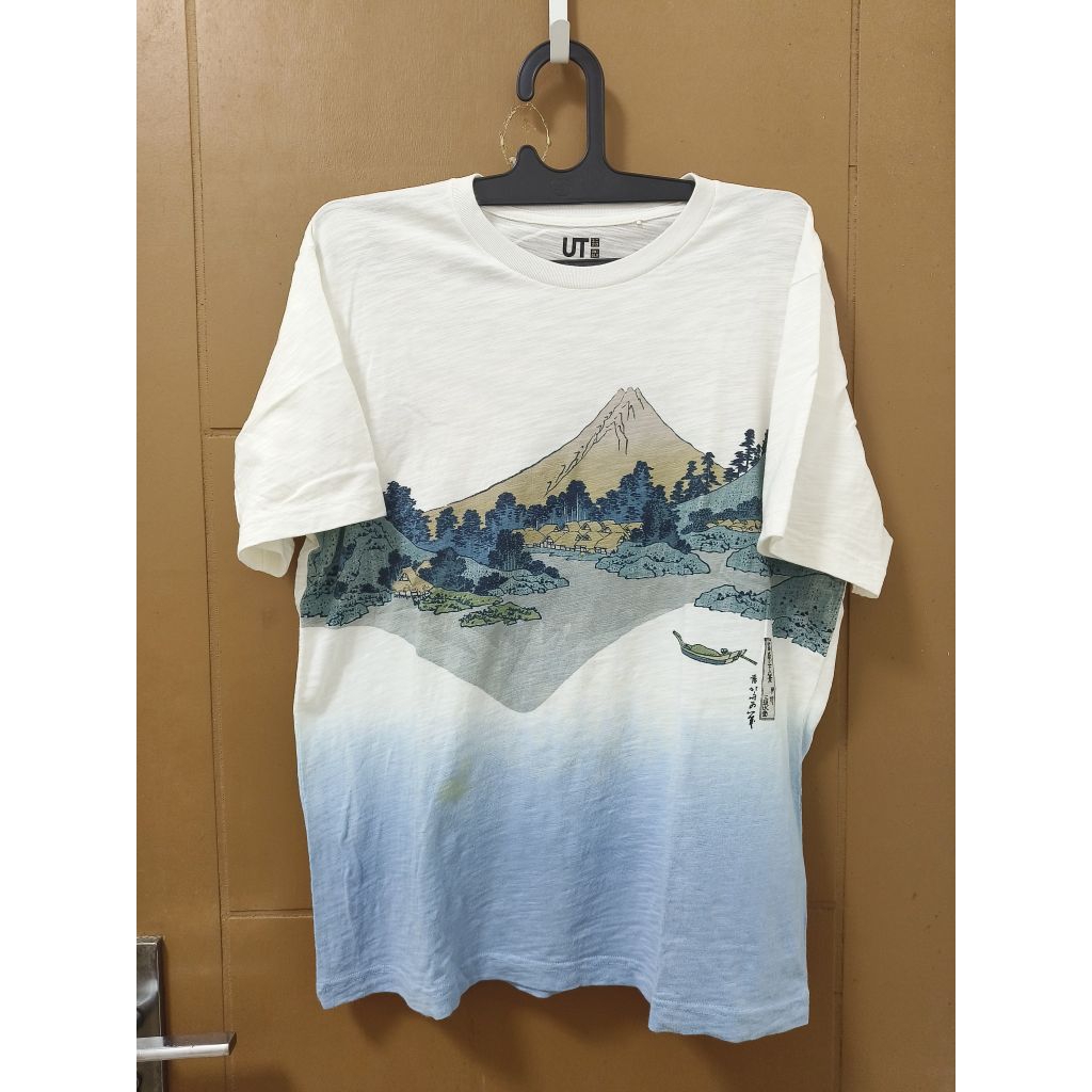 Kaos Uniqlo Hokusai Light Blue Original L