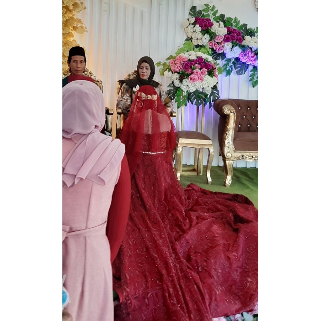 Gaun Slim Ekor warna merah Maroon full payet