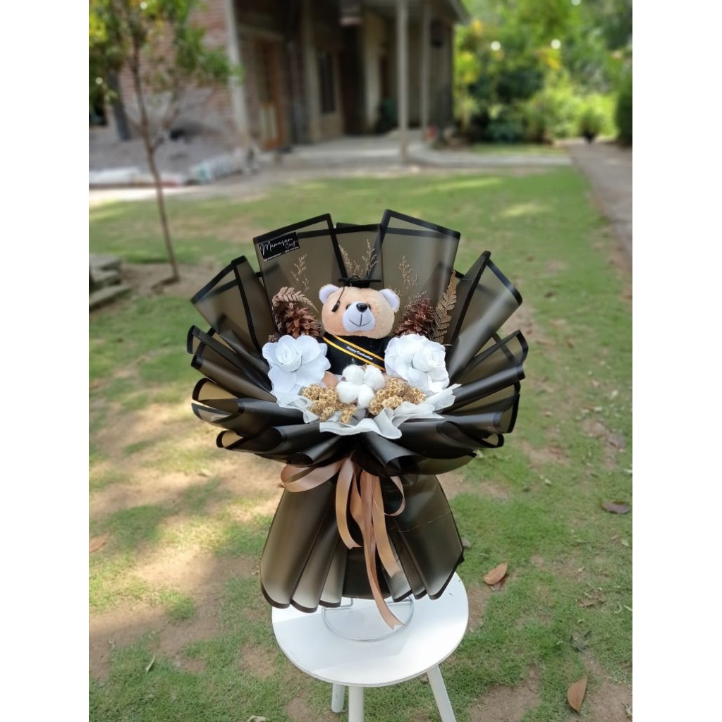 Buket graduation/buket wisuda cowok/ buket wisuda/ buket boneka wisuda
