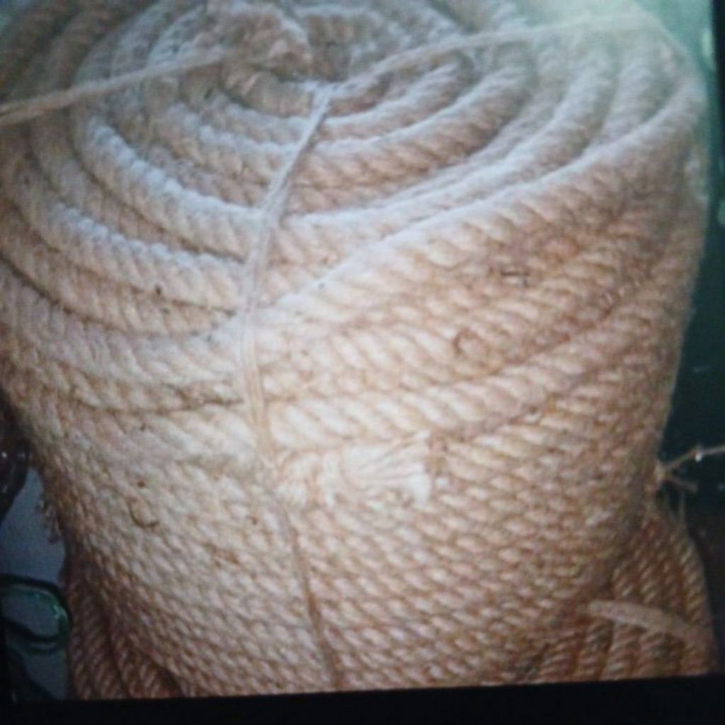 

Tali Tambang Goni Diameter 19 mm