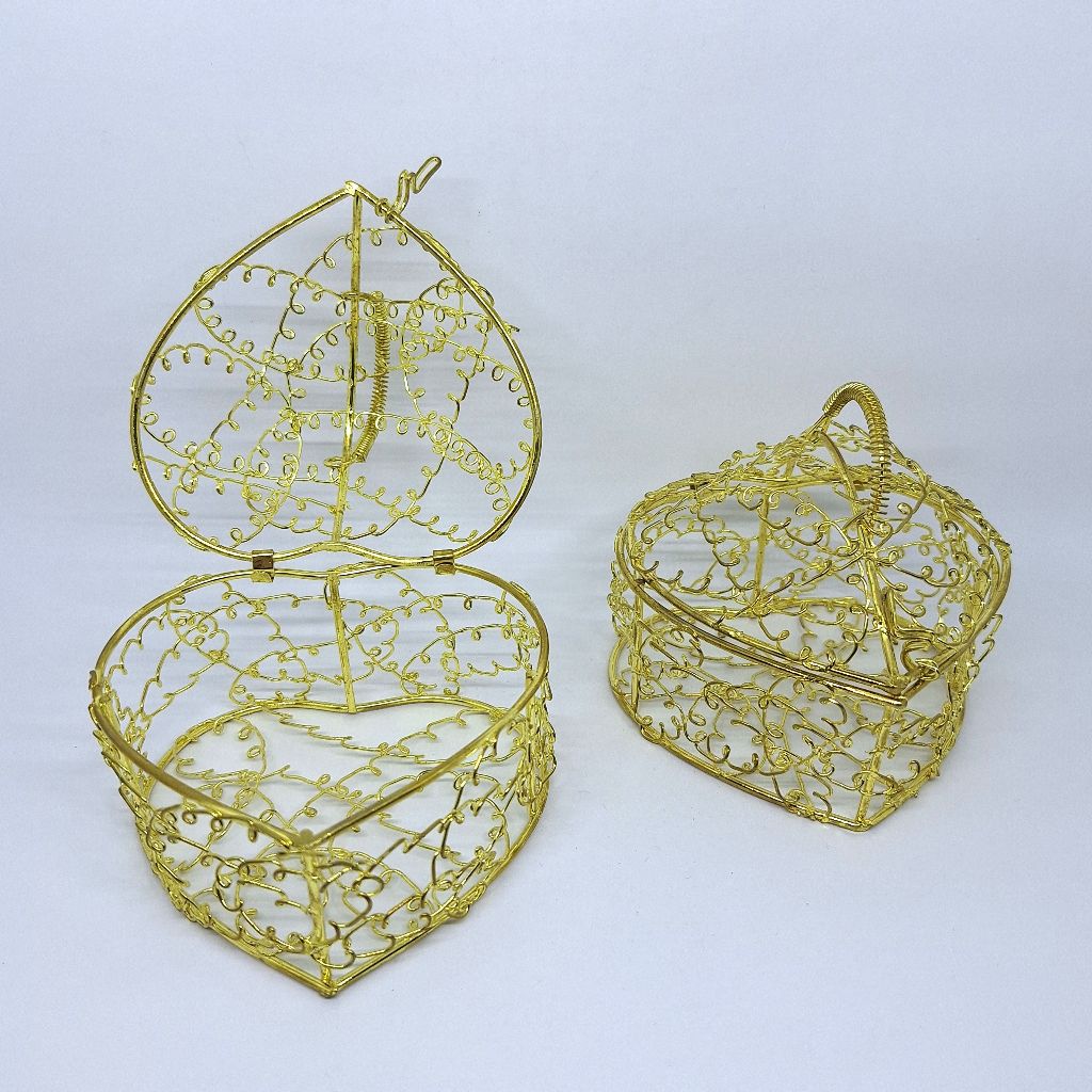 

Kotak Kado Love Medium Serbaguna / Tempat Penyimpanan Gold Bentuk Hati / Keranjang Penyimpanan Emas