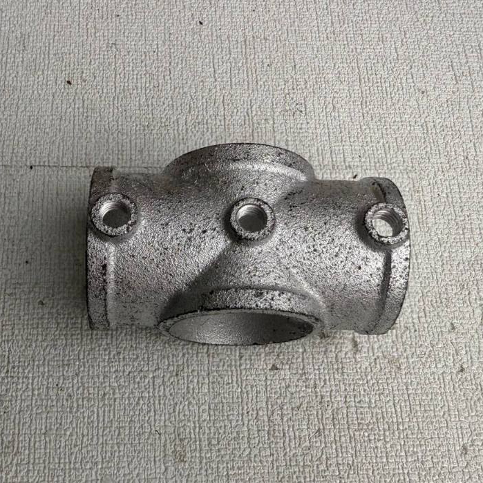 Tee Besi Galvanis 2 inci 4 Lubang vlock reducer Pipa Besi Cabang 4 Way (untuk playground)