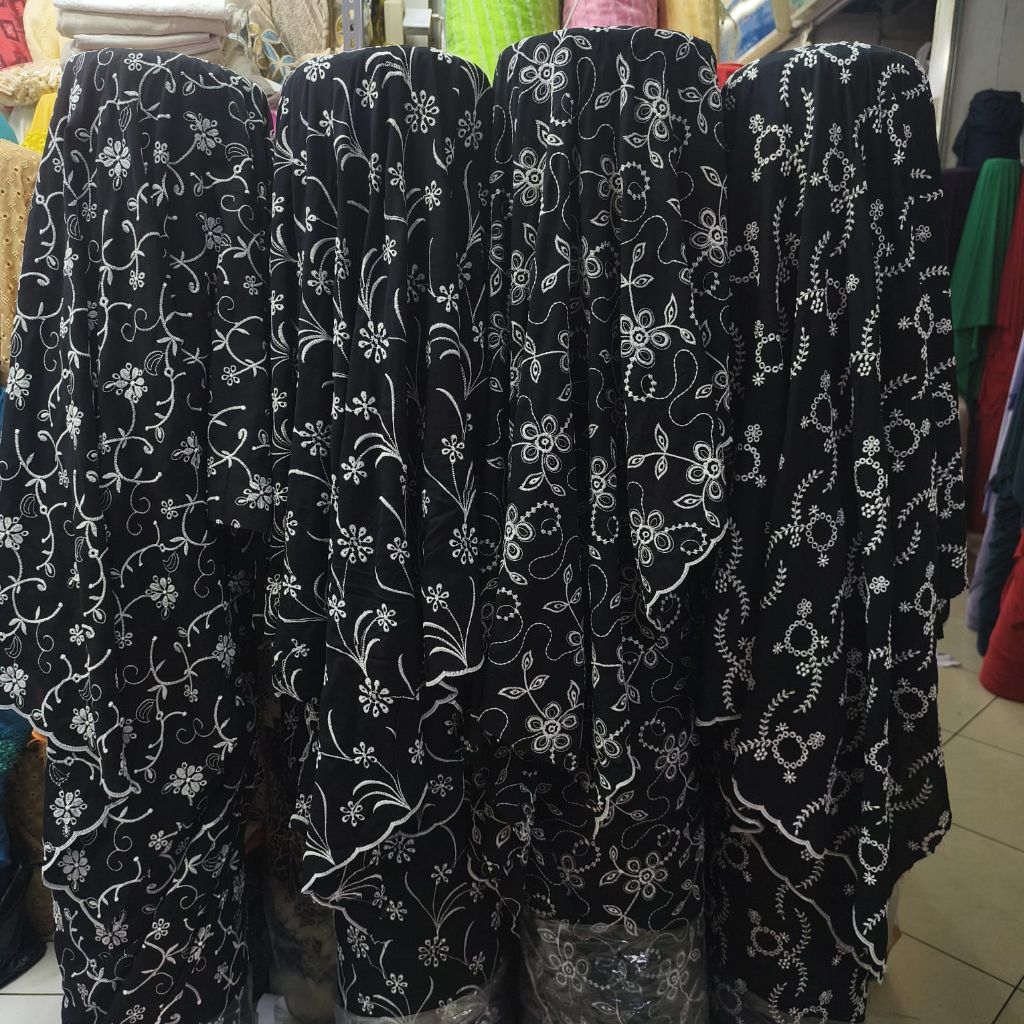 Kain Bordir hitam/Kain Katun bordir (harga ½ meter)