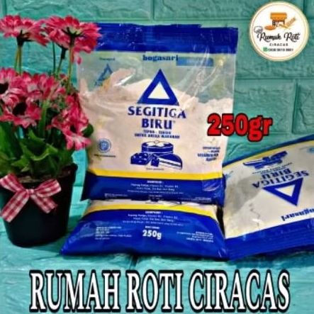 

TEPUNG SEGITIGA BIRU 250GR TERIGU CAKE KUE GR BOGASARI ADONAN ANEKA MAKANAN