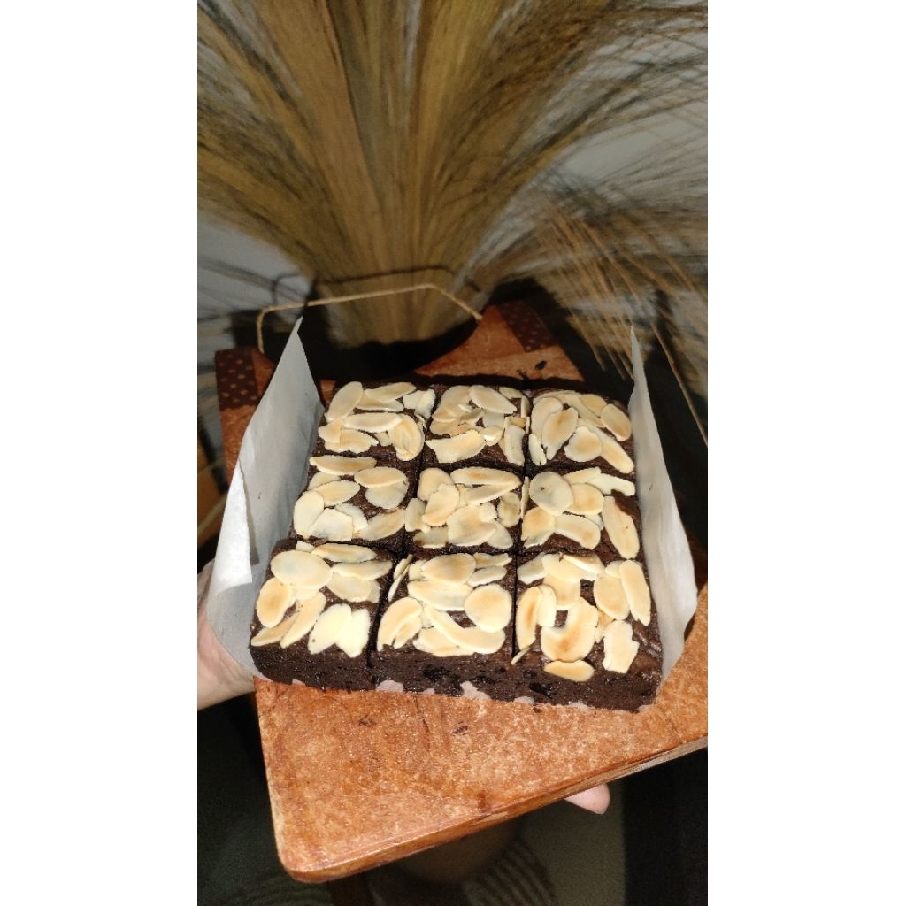 

Brownies Panggang Super Nyoklat Varian Almond