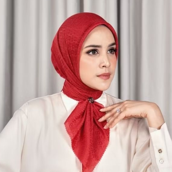 Buttonscarves Tapis Embossed Pompeian Red