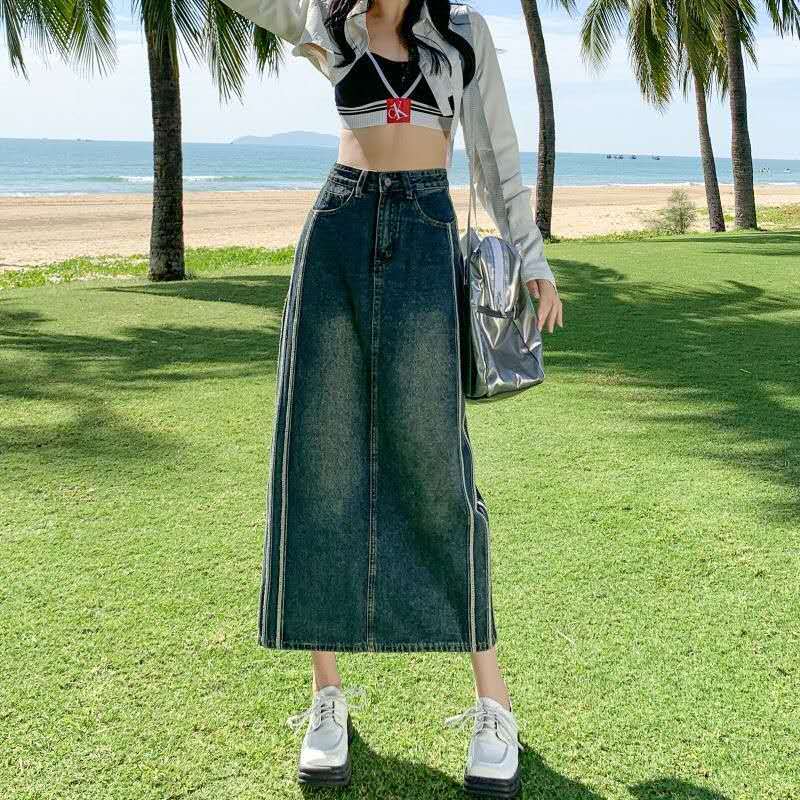 Rok Panjang Denim Wanita dengan Aksen Garis Samping – Gaya Kasual Streetwear Kekinian