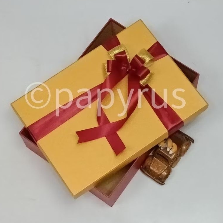 

PAPYRUS Kombinasi 25x35 Tinggi 8cm Kotak Kado Gift Box V1