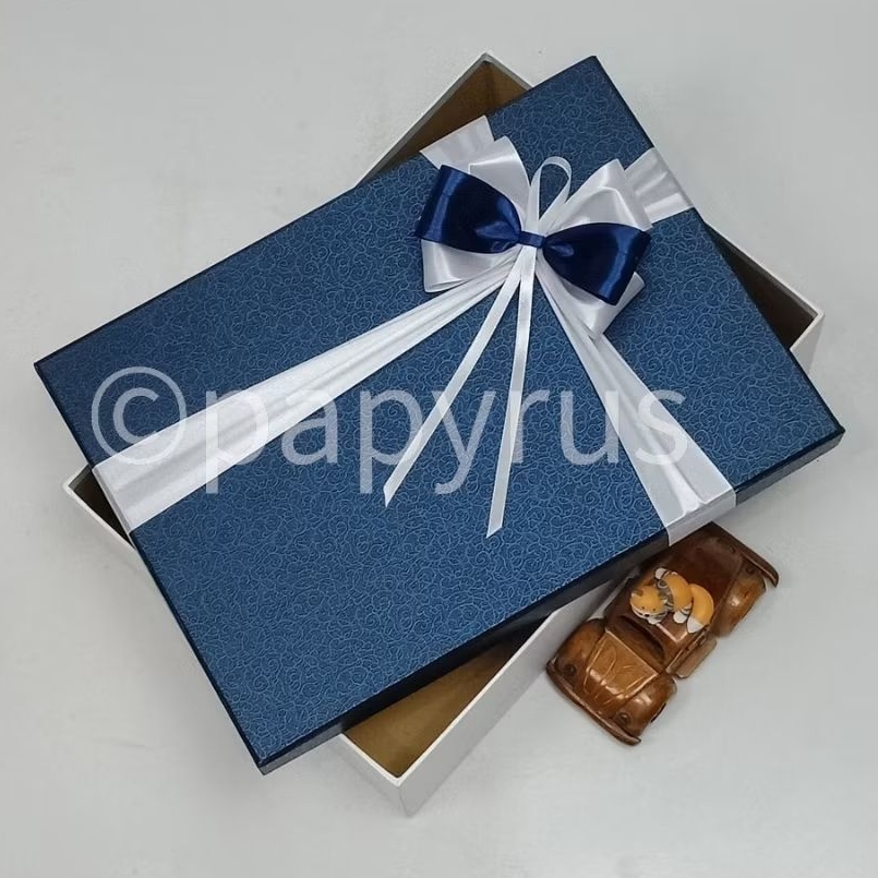 

PAPYRUS Kombinasi 25x35 Tinggi 5cm Kotak Kado Gift Box Hadiah V3
