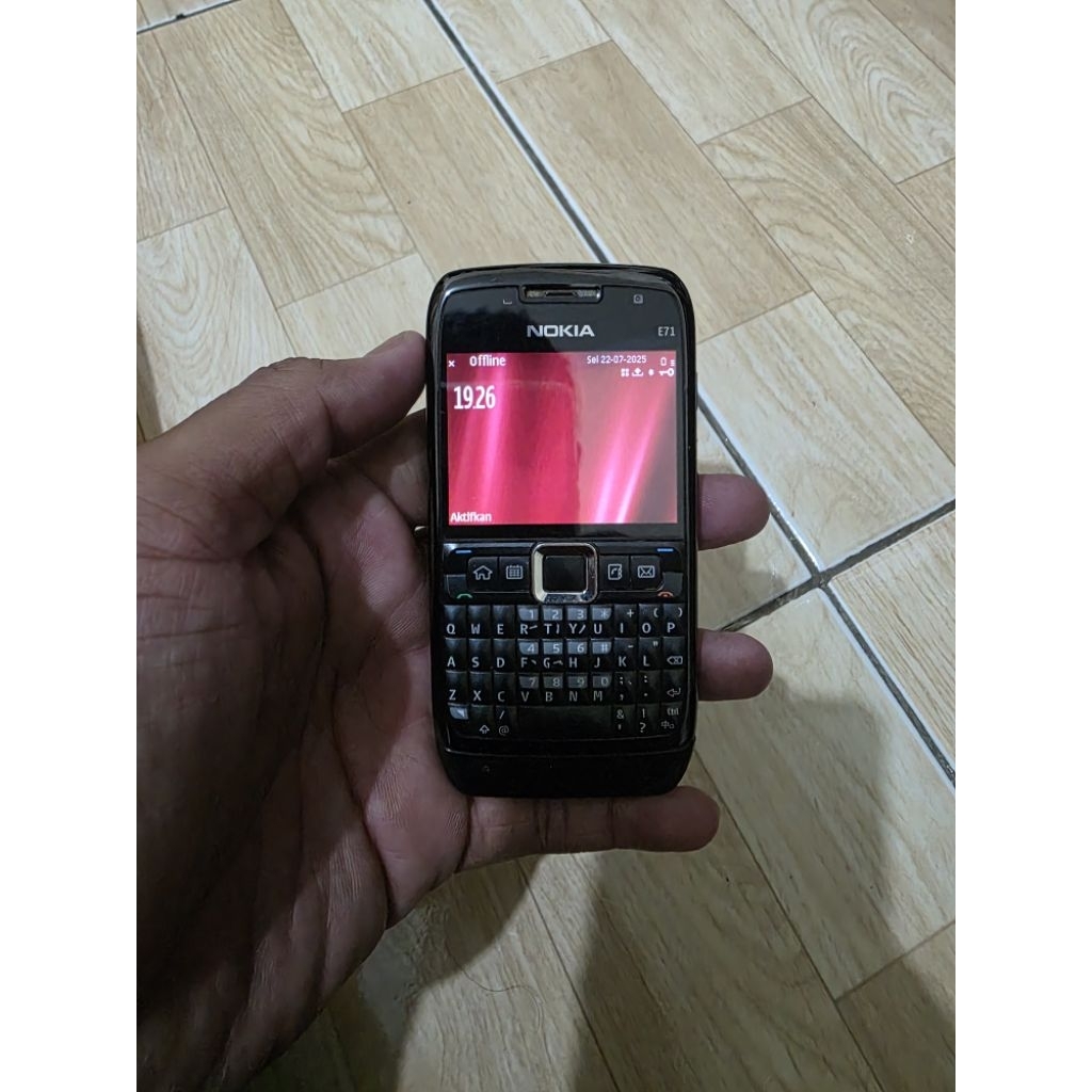 Nokia E71