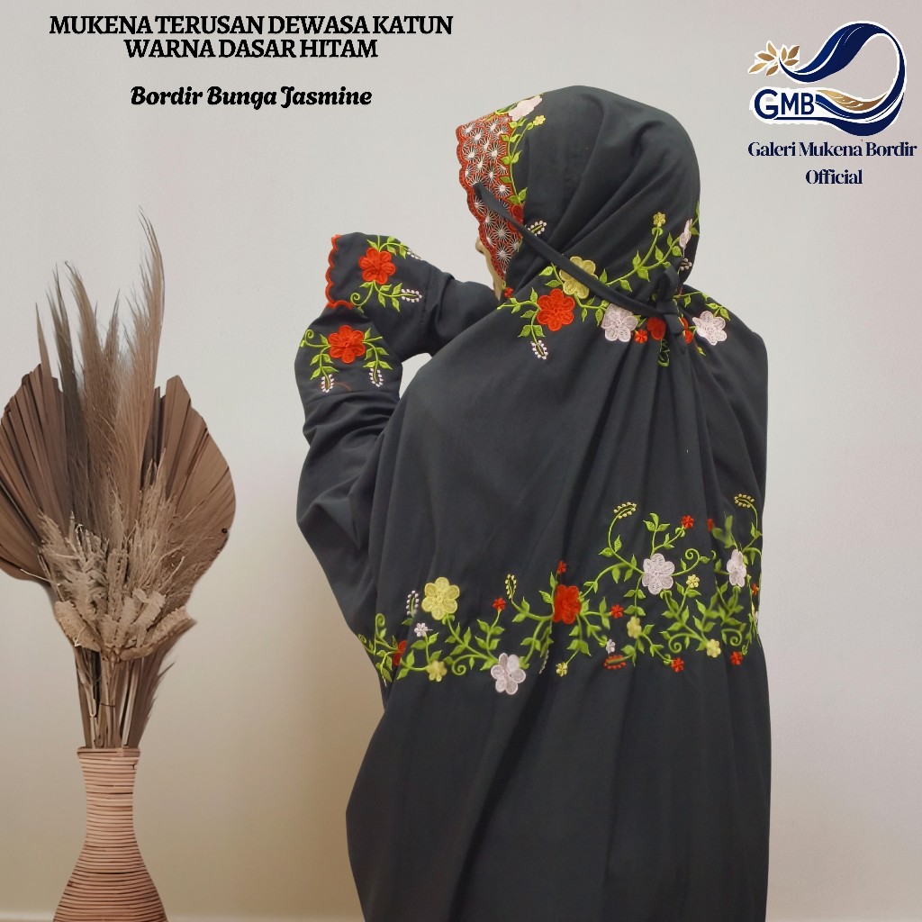 Mukena Terusan Dewasa Bahan Katun Polino Warna Hitam Bordir Bunga Jasmine Indah
