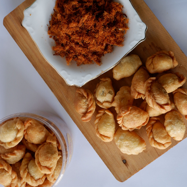 

Pastel Abon Ayam Asli dijamin NGEPRUL DORABON