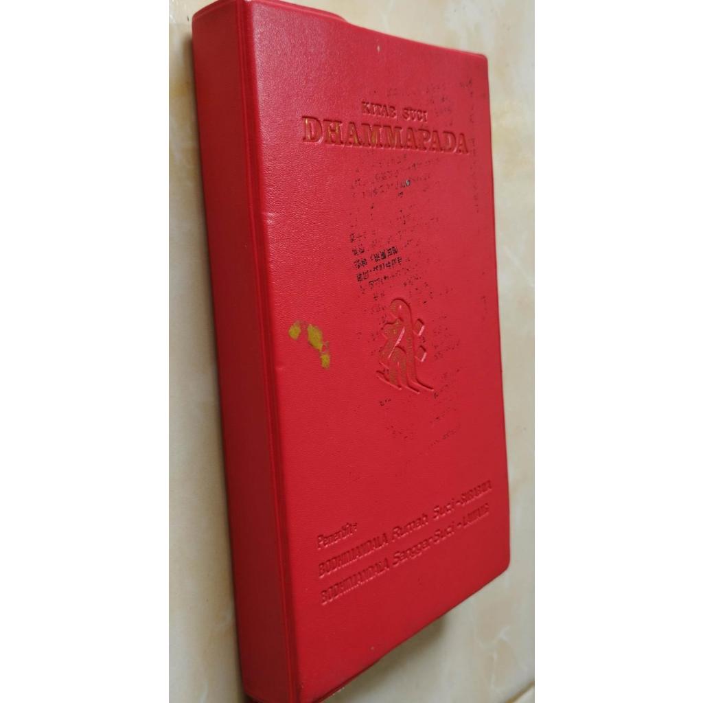 KITAB SUCI DHAMMAPADA DALAM EMPAT BAHASA
