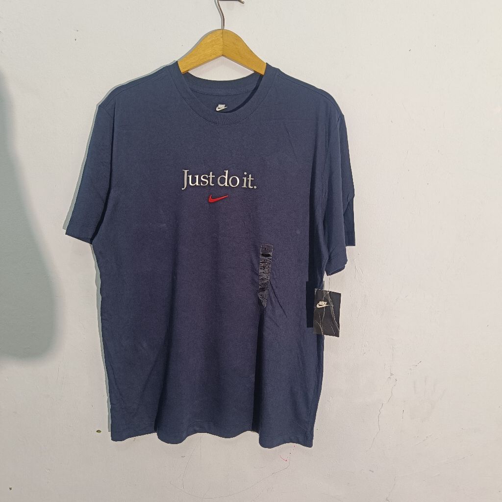 NIKE CENTER SWOSH TSHIRT