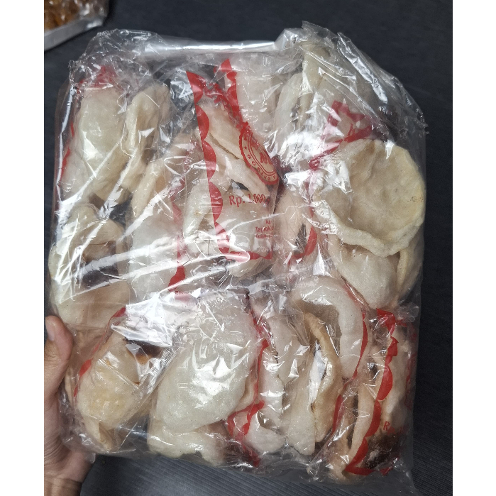 

KERUPUK BANGKA/1 PACK ISI 12/JAJANAN PAKAN MURAH