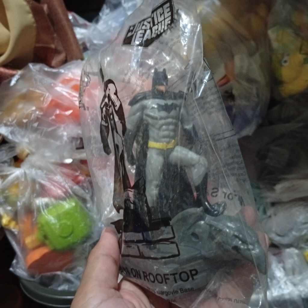 kfc toys chaki meal justice league batman on rooftop