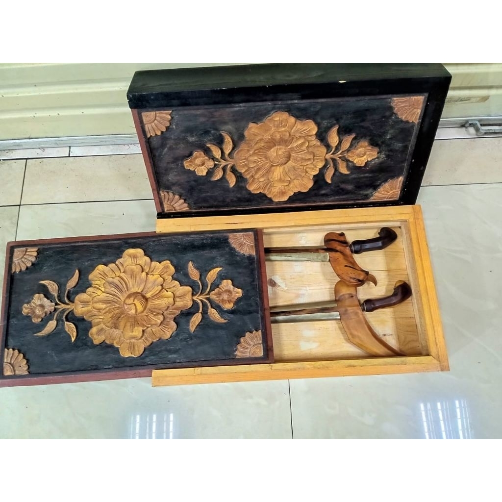 kotak keris tempat menyimpan keris kayu jati ukiran istimewa